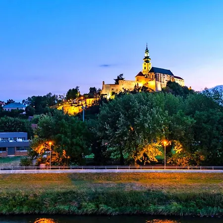 Promenada With Free Parking شقة