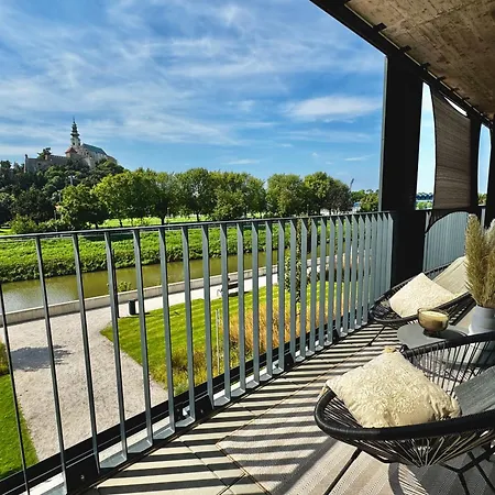 Promenada With Free Parking *