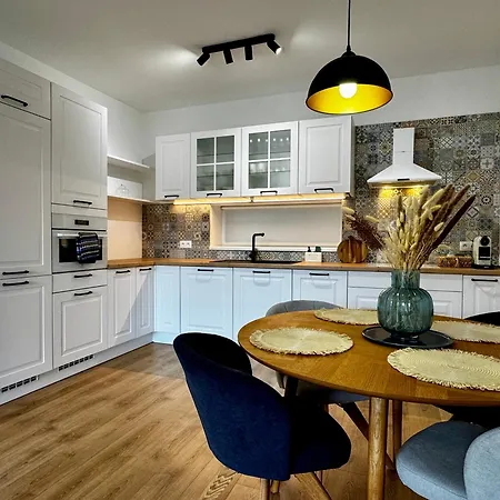 Promenada With Free Parking *