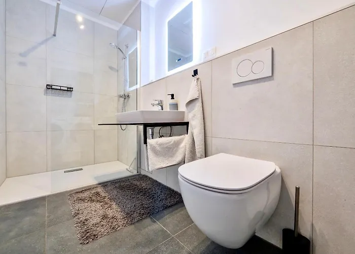 Promenada With Free Parking *